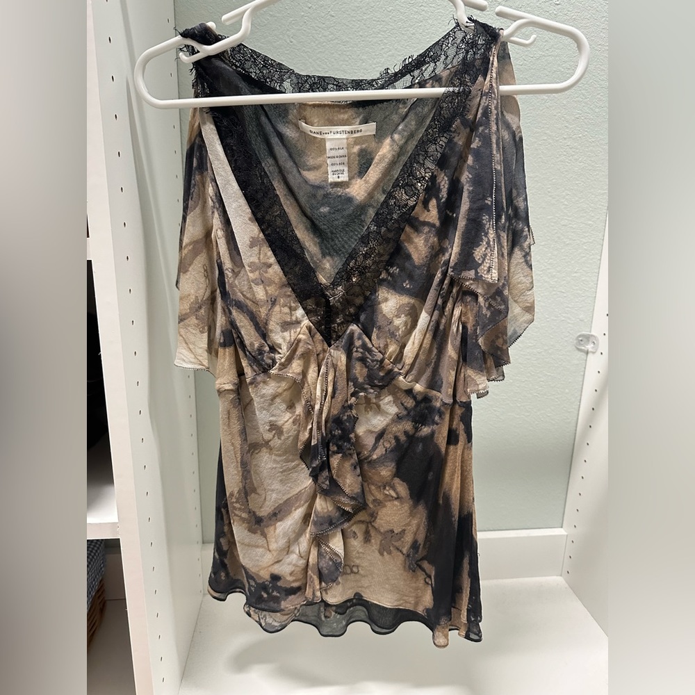 Diane Von Furstenberg Silk Top With Floral Print And Lace Trim, Size 8
